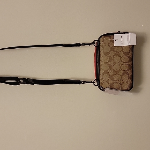 Coach crossbody pocketbook - Picture 2 of 7